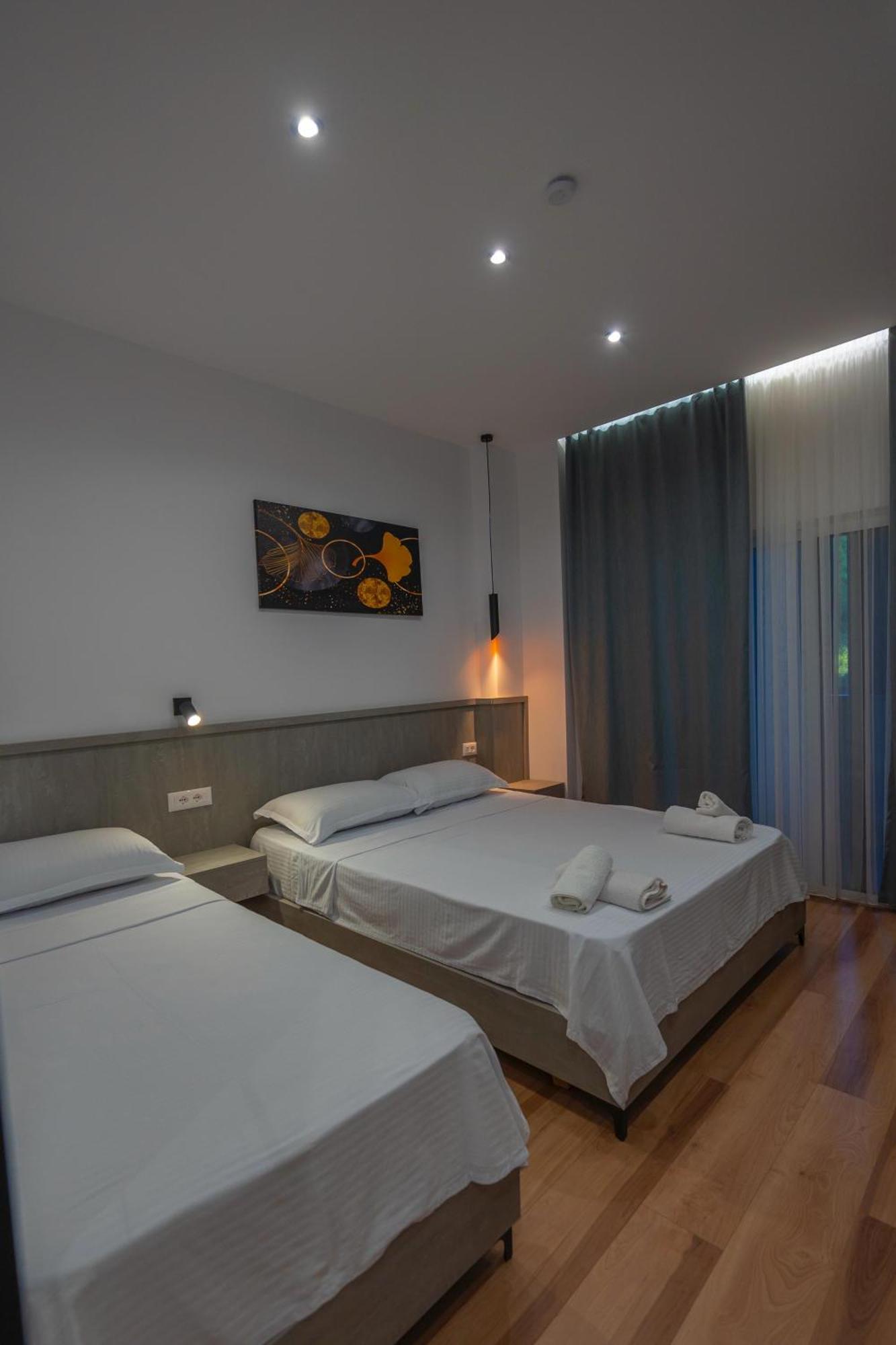 & Arnil 4* Velipojë