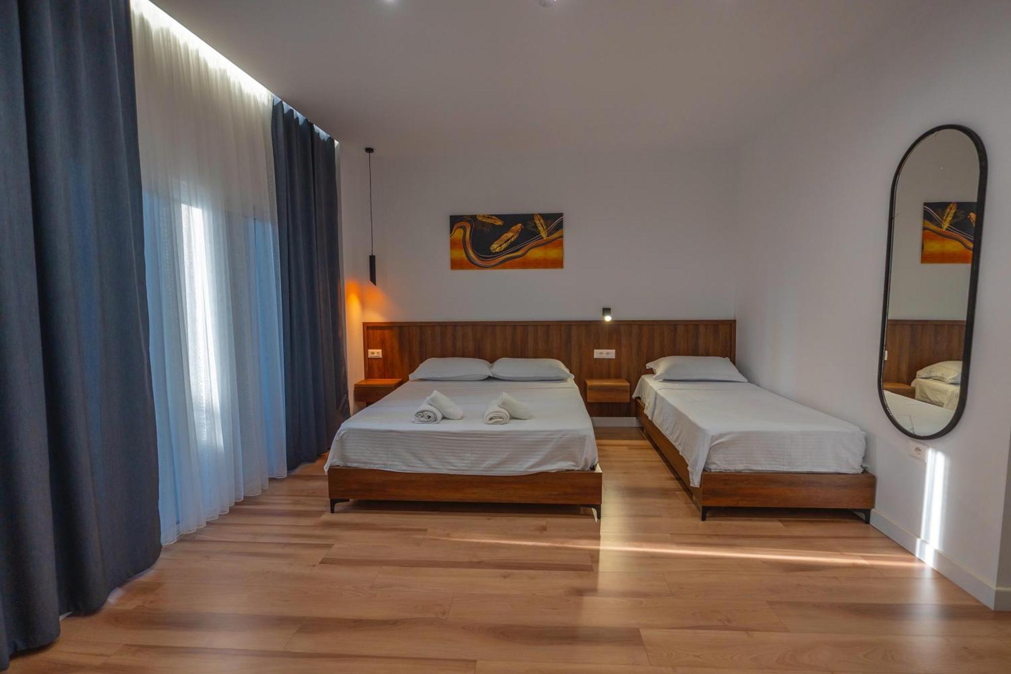 & Arnil 4* Velipojë